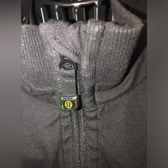 Size large Lululemon jacket - Picture 3 of 10